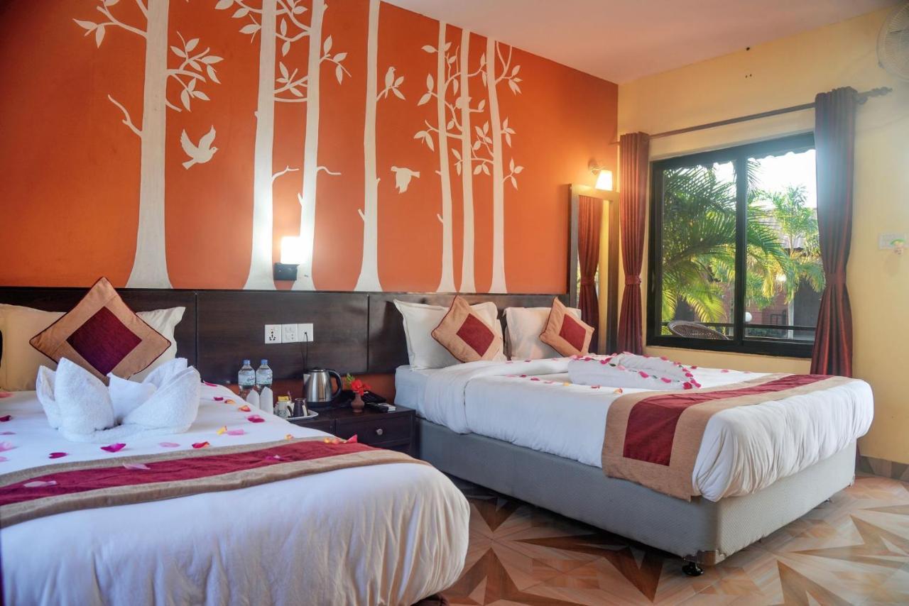 Vision Safari Pvt Ltd Hotel Sauraha Bagian luar foto