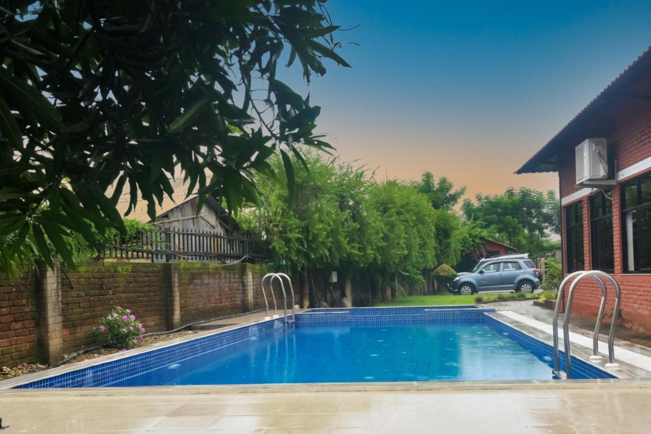 Vision Safari Pvt Ltd Hotel Sauraha Bagian luar foto