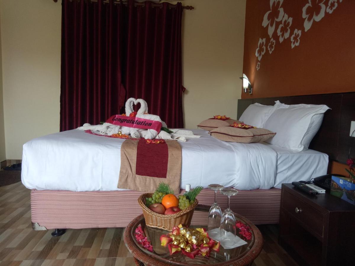 Vision Safari Pvt Ltd Hotel Sauraha Bagian luar foto