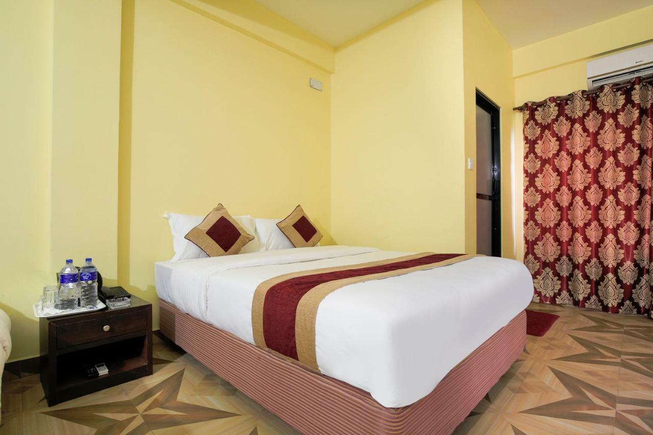 Vision Safari Pvt Ltd Hotel Sauraha Bagian luar foto