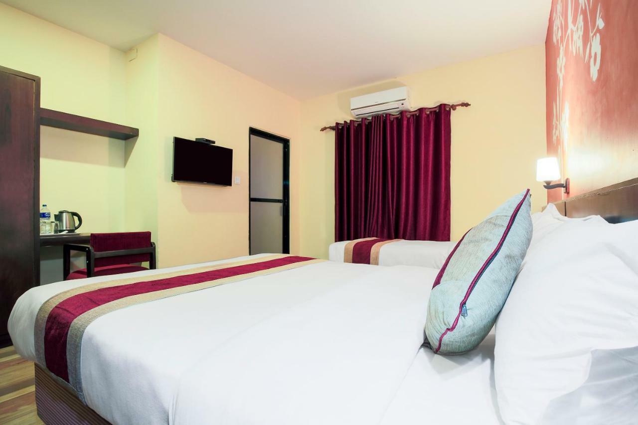 Vision Safari Pvt Ltd Hotel Sauraha Bagian luar foto