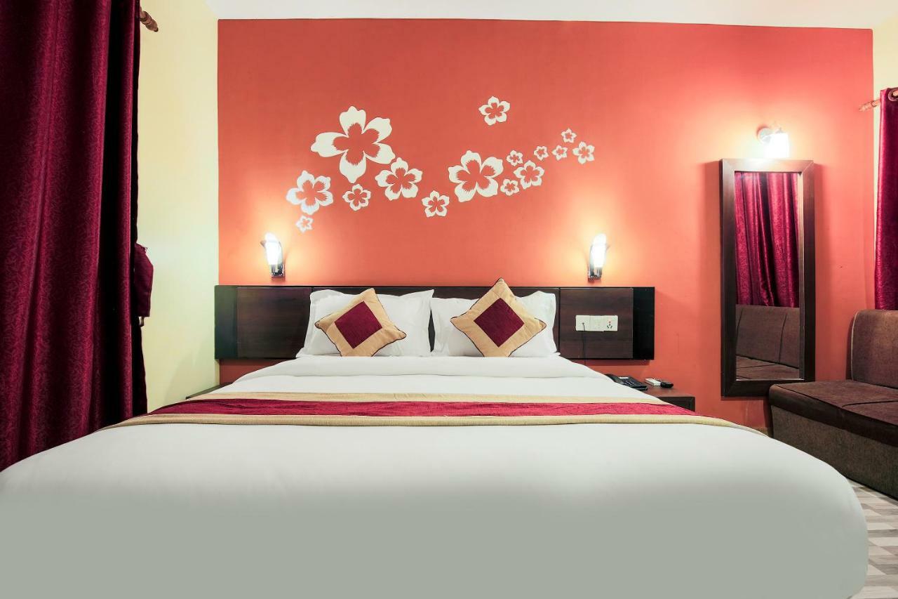 Vision Safari Pvt Ltd Hotel Sauraha Bagian luar foto