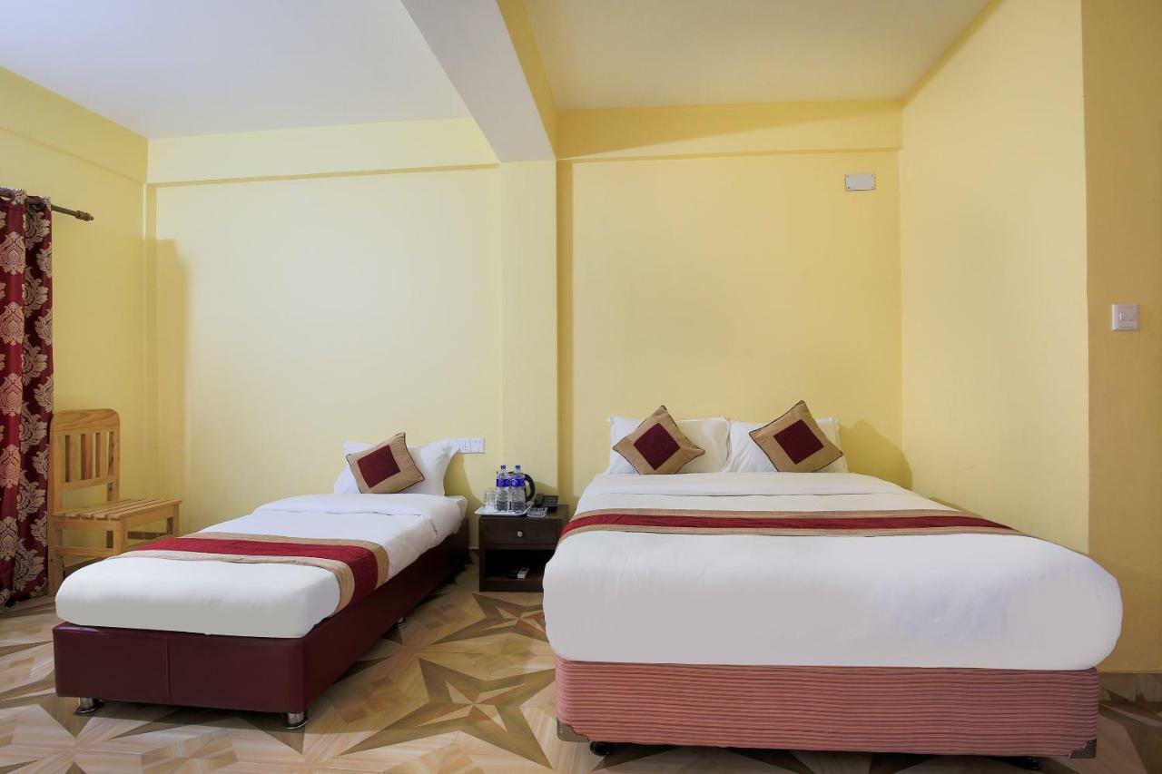 Vision Safari Pvt Ltd Hotel Sauraha Bagian luar foto