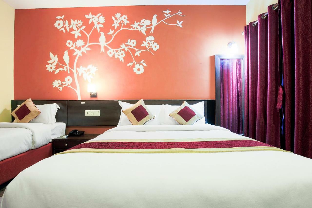 Vision Safari Pvt Ltd Hotel Sauraha Bagian luar foto